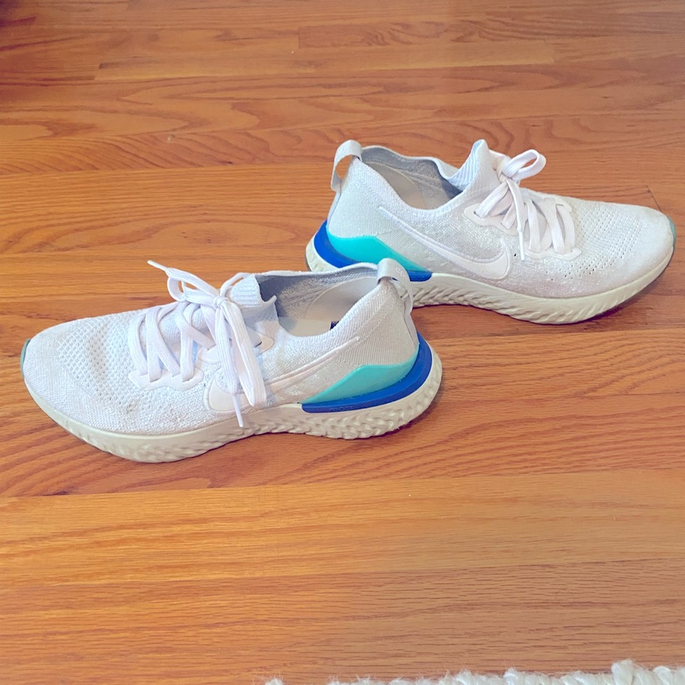 Nike Reacts Women’s Running Sneakers